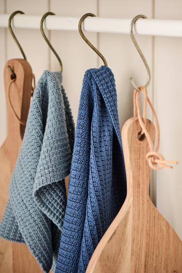 Handtuch dunkelblau gestrickt von IB Laursen
