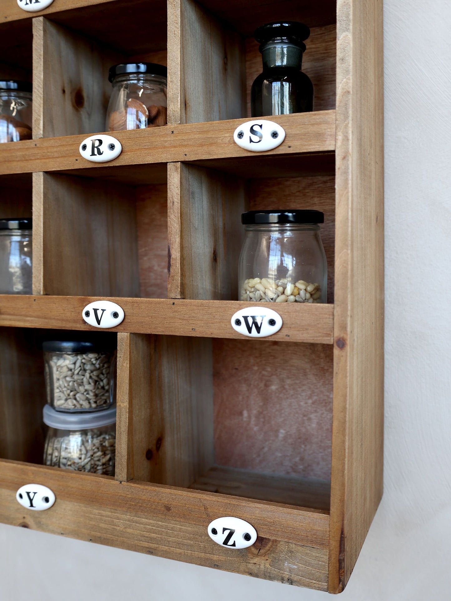 Sortierungs Regal m. Porzellan Nummern von Chic Antique