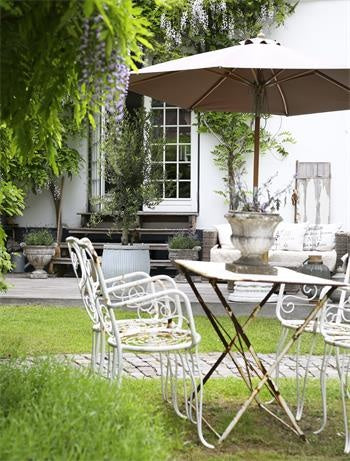 Sommerliche Außenbereiche von Jeanne d'Arc Living