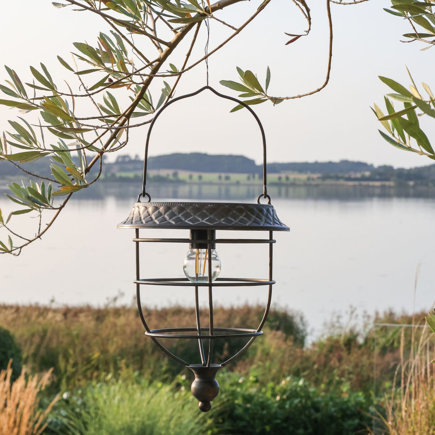 Solarlaterne zum Aufhängen LED Glühbirne von Chic Antique