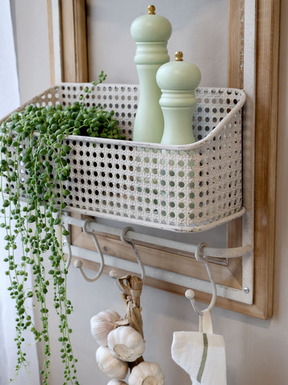 Halter mit Haken und Korb von Chic Antique