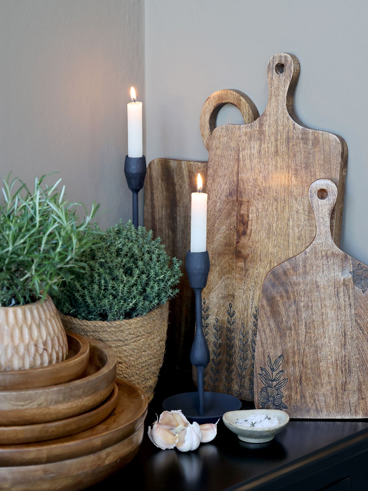 Tours Tapasbrett mit Schnitzereien von Chic Antique
